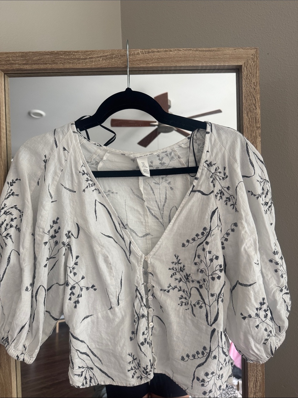 H&M White Button-Front Floral V-Neck Blouse